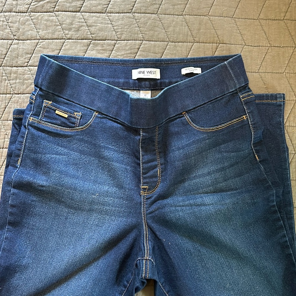 Nine West size 12 pull on crop jeans